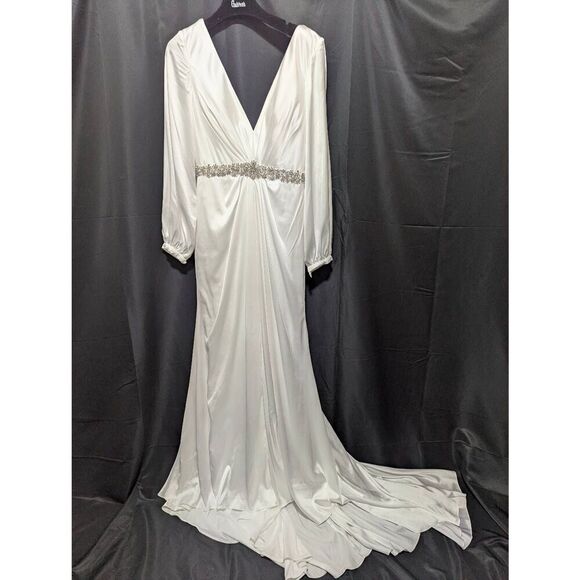 Alyce Paris Diamond White Plunging Chic Straight Wedding Dress Sz 10 NWT Style 7 - Picture 1 of 9